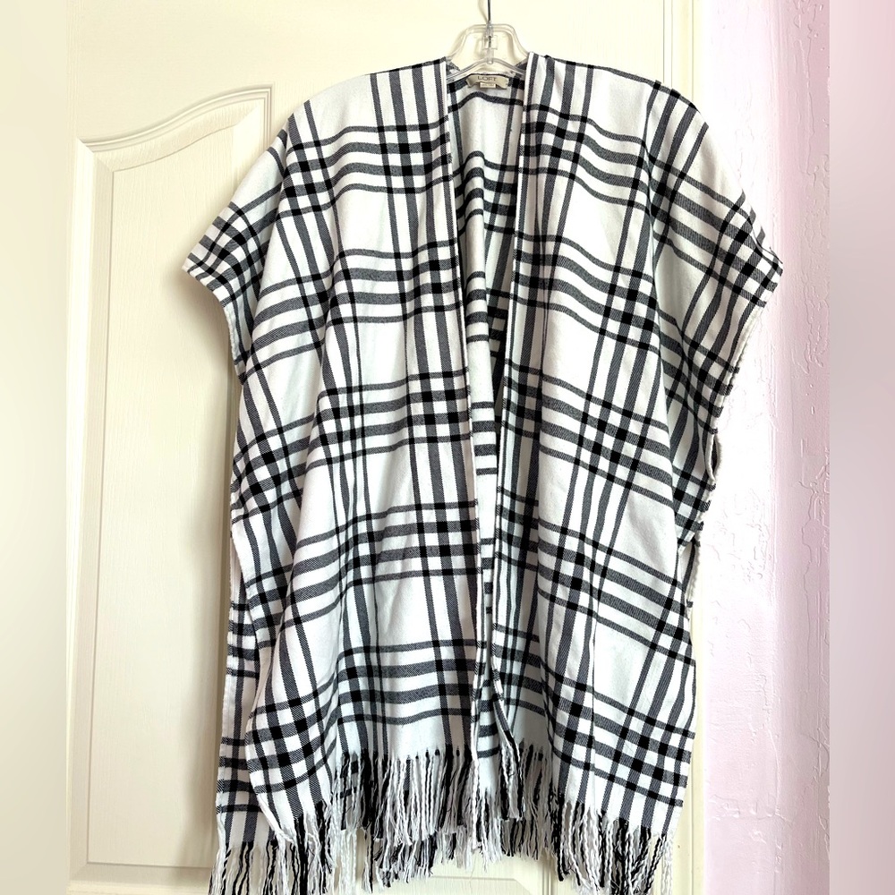 Like new Loft Buffalo Check Wrap Boho Poncho w/ Fringe Size XS/S